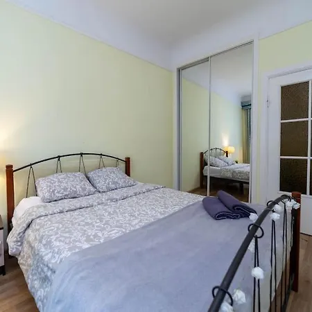 Apartament Quiet Hideaway In Centre